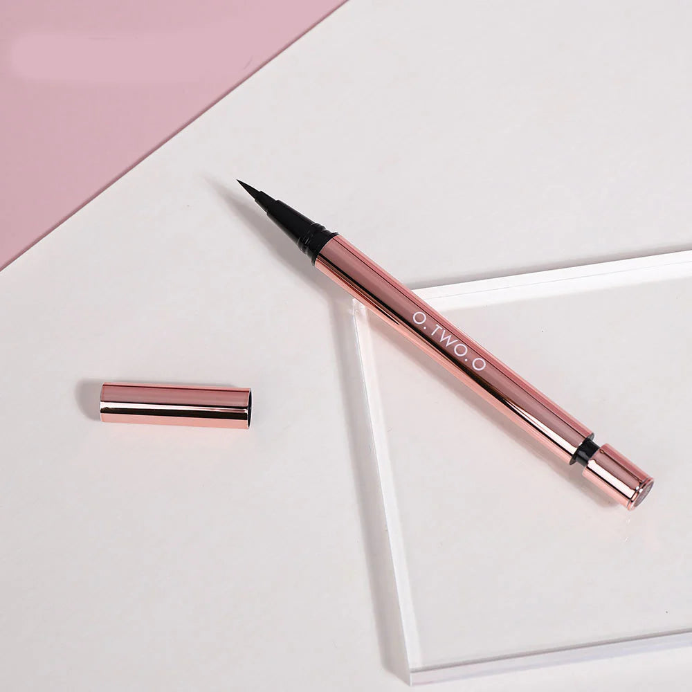 Long-Wear Smudge-Resistant Eye Pencil