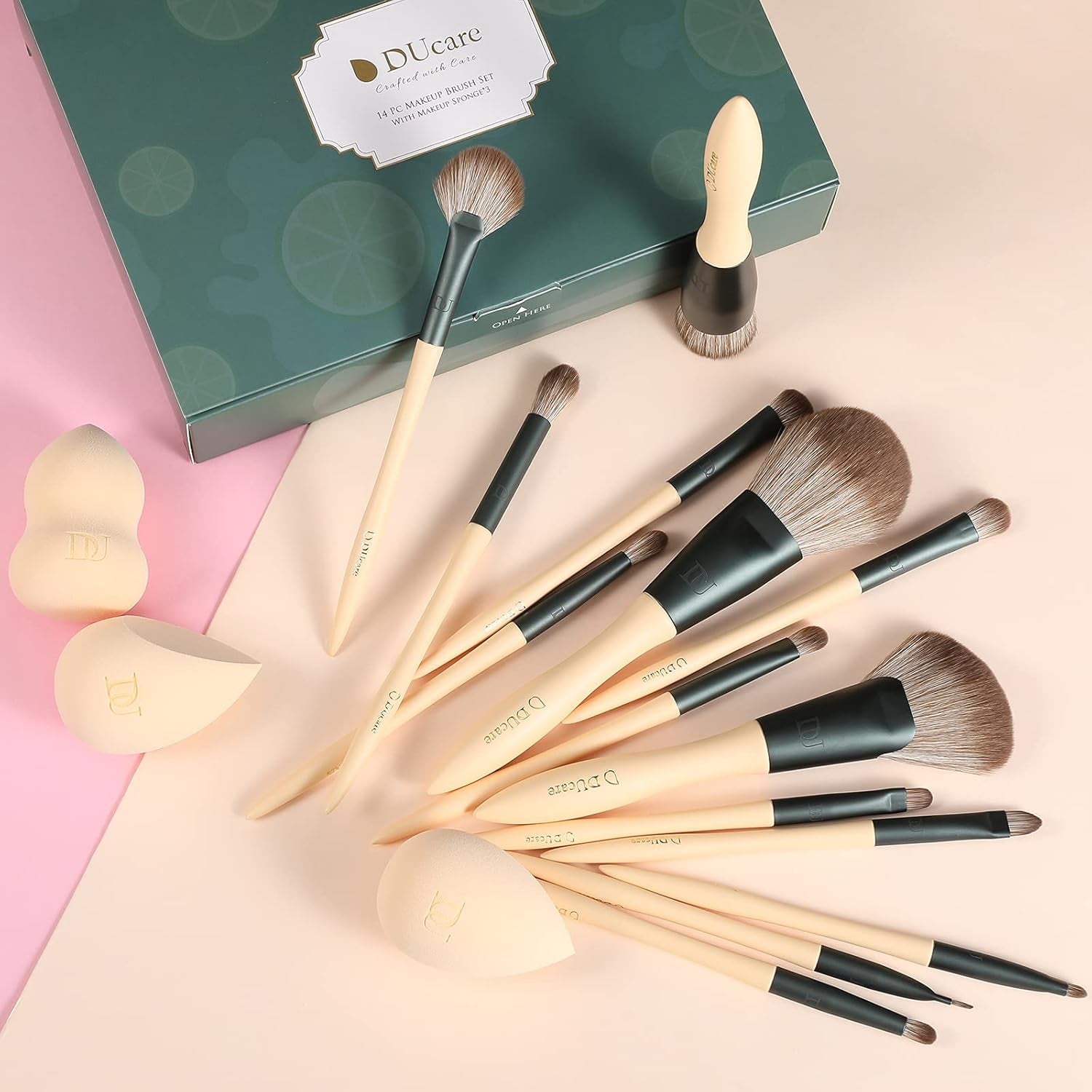 Makeup Brushes 14Pcs with 3Pcs Christmas Sponges Cosmetic Bag Makeup Brush Set for Foundation Blending Face Powder Blush Concealers Eye Shadows