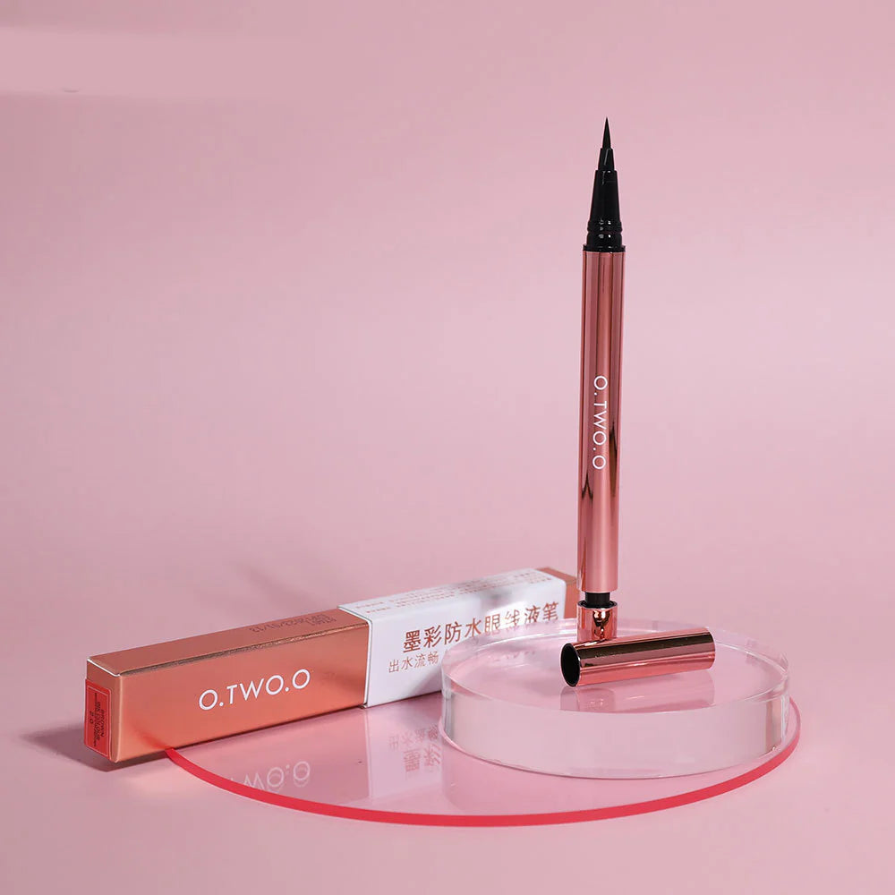 Long-Wear Smudge-Resistant Eye Pencil