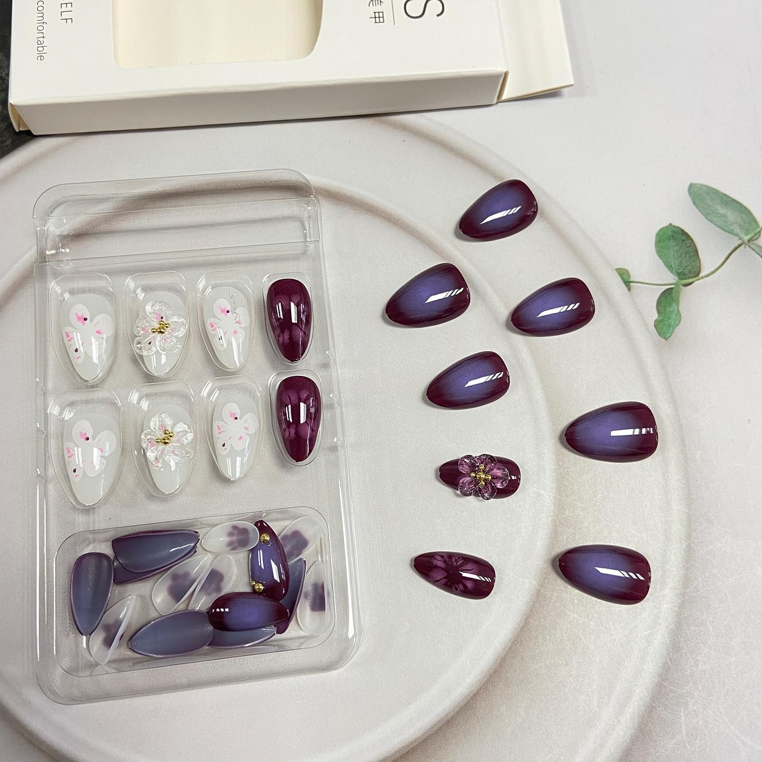 3D Flowers Press on Nails - Short Almond Fake Nails with Gold Pearls, Cat Claws Designs, Gradient False Nails - Full Cover Stick on Nails - 30Pcs